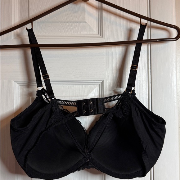Victoria's Secret Black Lace Push-Up Bra - Picture 2 of 4